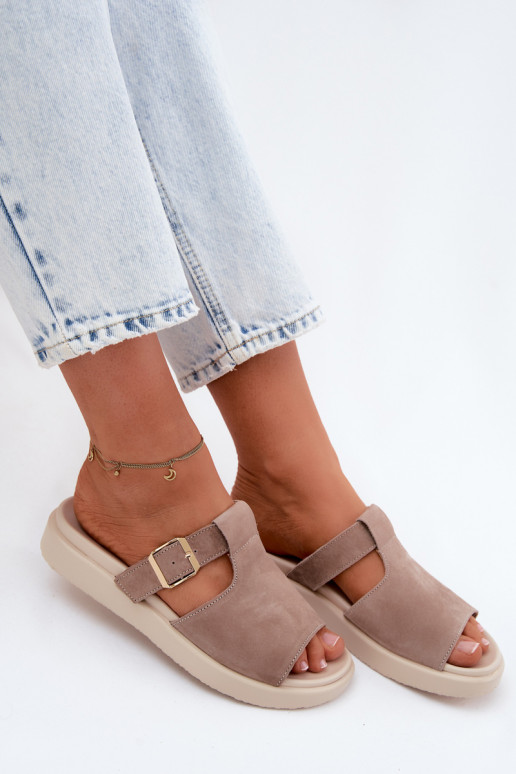 Chaussons en faux daim pour femmes avec boucles dorées couleur sable Zemela