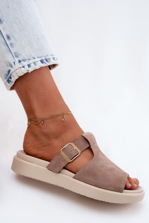 Dames suède pantoffels met platform met gouden gespen beige Zemela
