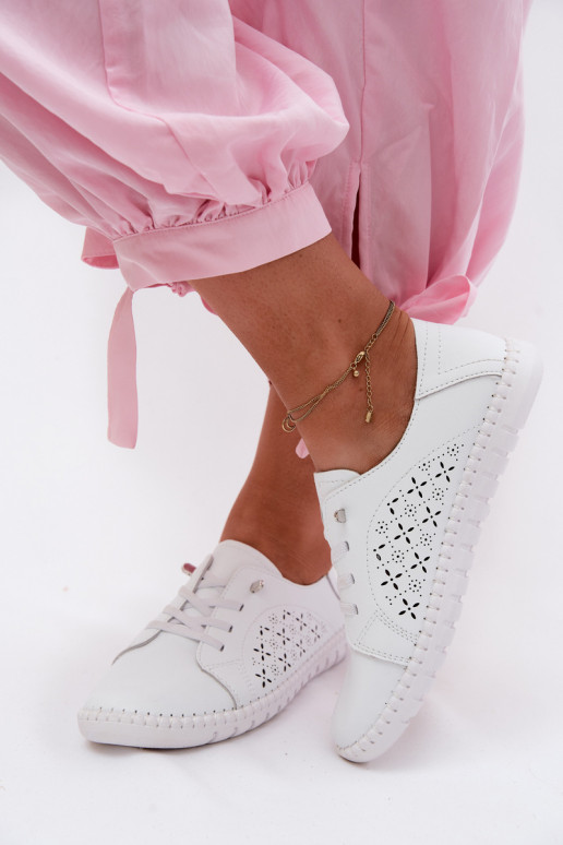 Chaussures avec éléments ajourés en cuir naturel de couleur blanche Flaria