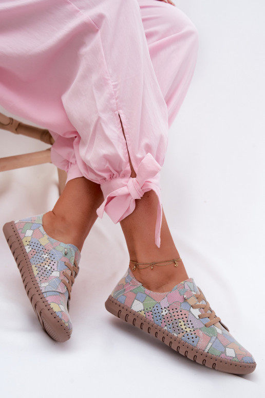 À motifs avec des éléments ajourés chaussures FémininActivéturalnego en daimu Couleurs différentes Belessa