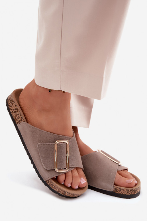 Faux suède dames slippers met gespen in zandkleur Beryl