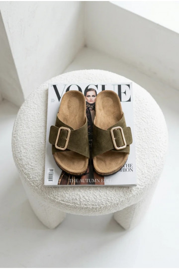 Chaussons pour femmes en faux daim avec boucles couleur kaki Beryl