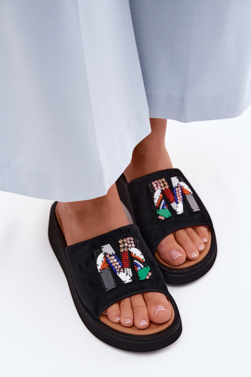 Peau Chaussons femme en daim avec des ornements avec une plateforme Vinceza 66942 couleur noire