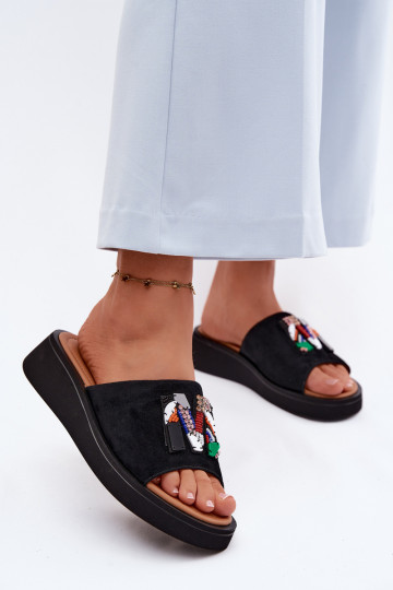 Chaussons en faux daim avec ornements et plateforme Vinceza 66942 couleur noire 2