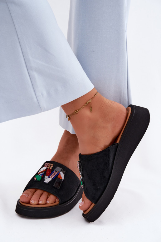 Faux suède dames slippers met ornamenten en platform Vinceza 66942 in zwarte kleur