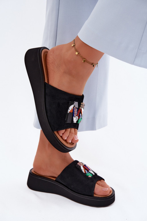 Peau Chaussons femme en daim avec des ornements avec une plateforme Vinceza 66942 couleur noire