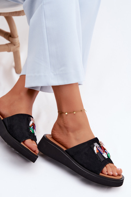 Peau Chaussons femme en daim avec des ornements avec une plateforme Vinceza 66942 couleur noire