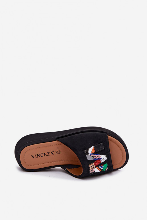 Faux-Suede Damen Hausschuhe mit Ornamenten und Plattform in schwarzer Ausführung Vinceza 66942