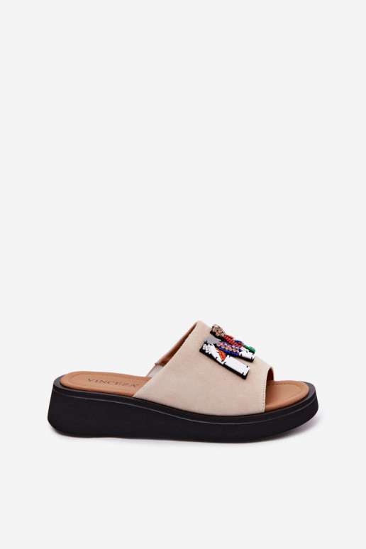 Peau Chaussons femme en daim avec des ornements avec une plateforme Vinceza 66942 beige