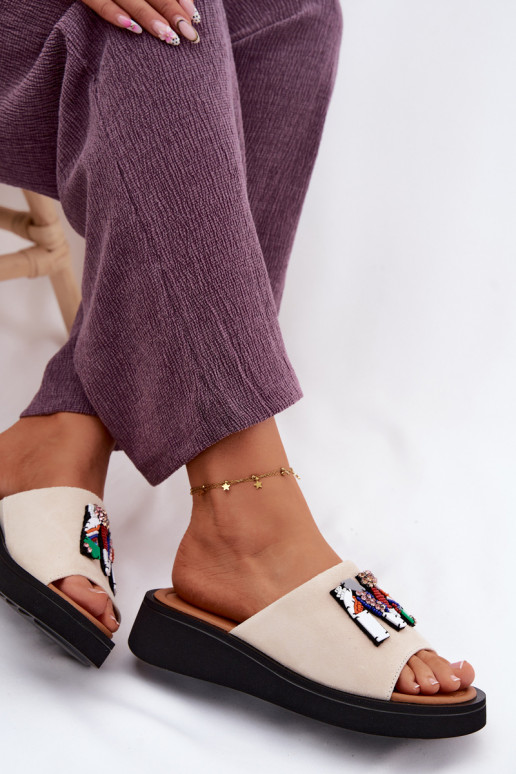 Haut INildleder-Hausschuhe für Damen mit Ornamenten mit einer Plattform Vinceza 66942 Beige