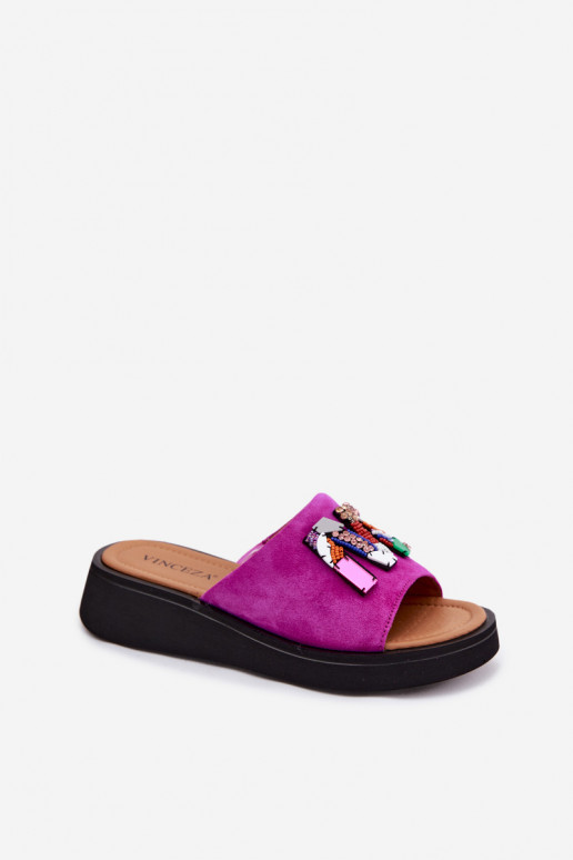 Faux-Suede Damen Hausschuhe mit Ornamenten und Plattform in rosafarbenem Design Vinceza 66942