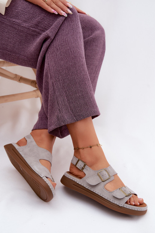 Graue Kunstveloursleder Damen-Sandalen mit Schnallen Vinceza 79620
