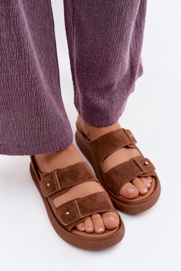 Chaussons pour femmes en daim synthétique marron sur une plateforme Vinceza 66916
