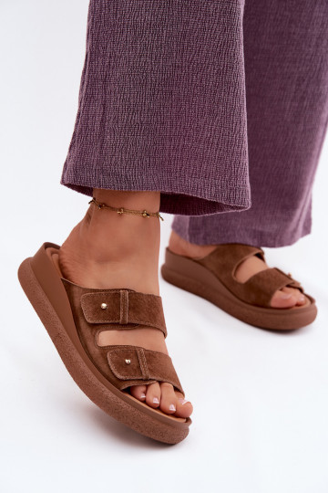 Chaussons pour femmes en daim synthétique marron sur une plateforme Vinceza 66916 2