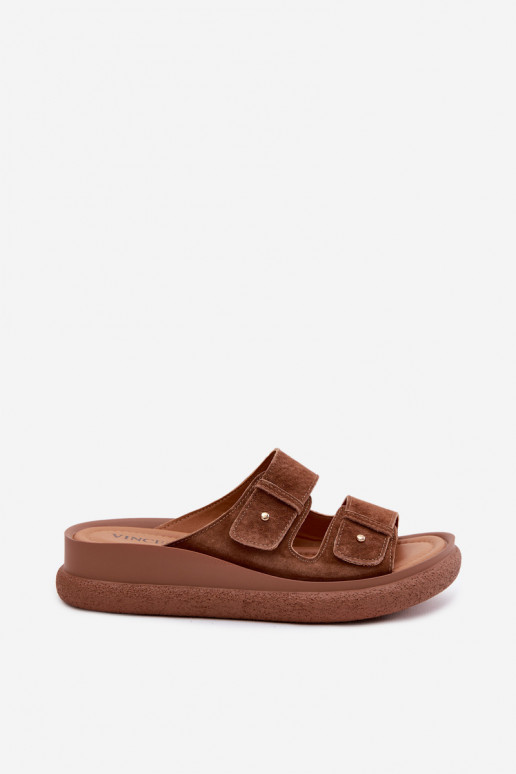 Bruine faux suede dames slippers op een platform Vinceza 66916