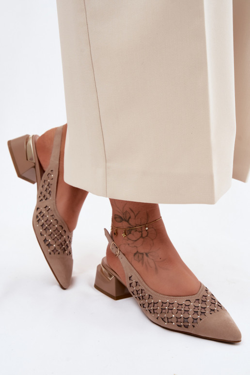 Leer Suède damessandalen met elementen van opengeInerkt met rooster Op Klok D&A CR61-3004 beige