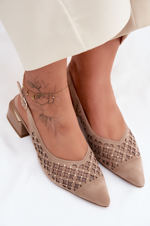 Sandfarbene Wildledersandalen mit durchbrochenen Elementen und Netz Klocke D&A