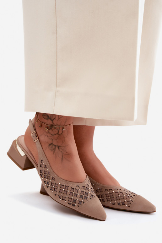 Leer Suède damessandalen met elementen van opengeInerkt met rooster Op Klok D&A CR61-3004 beige