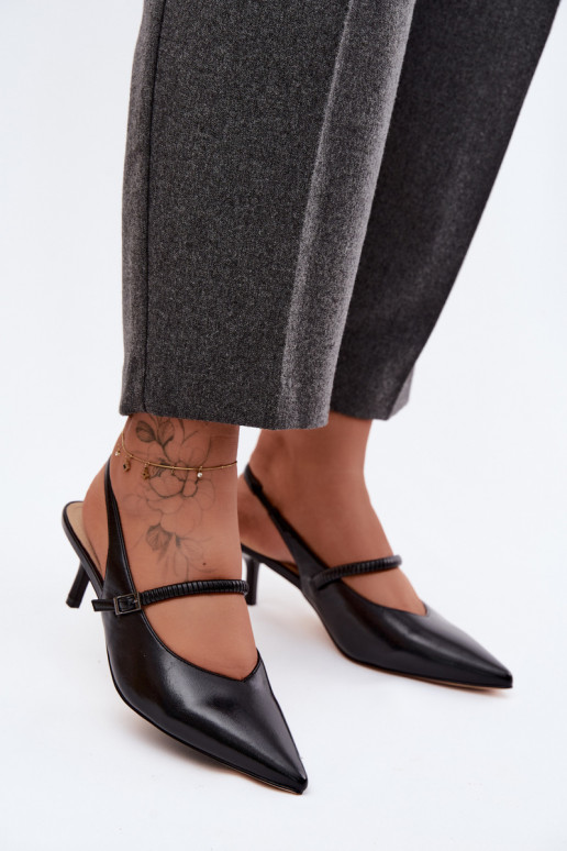 Sandales à talons hauts noires avec des brides D&A