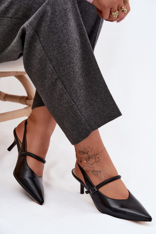Sandales à talons hauts noires avec des brides D&A