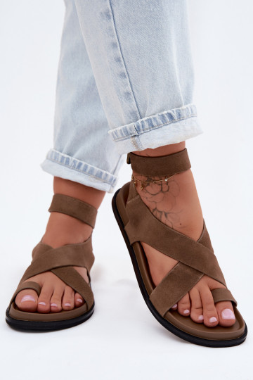 Vlakke sandalen in zandkleurige faux suede