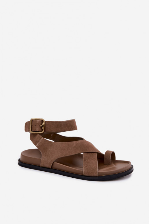 Vlakke sandalen in zandkleurige faux suede