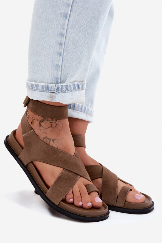 Vlakke sandalen in zandkleurige faux suede