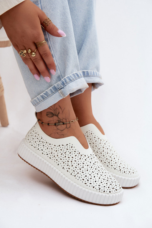 Slipper-Schuhe mit Spitzen-Elementen und Plattform in weißem Glamma