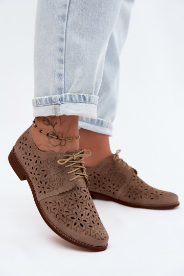 Chaussures en daim synthétique avec éléments en dentelle et talons larges en cappuccino