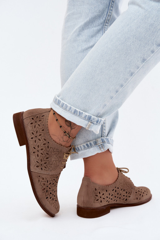 Chaussures en daim synthétique avec éléments en dentelle et talons larges en cappuccino