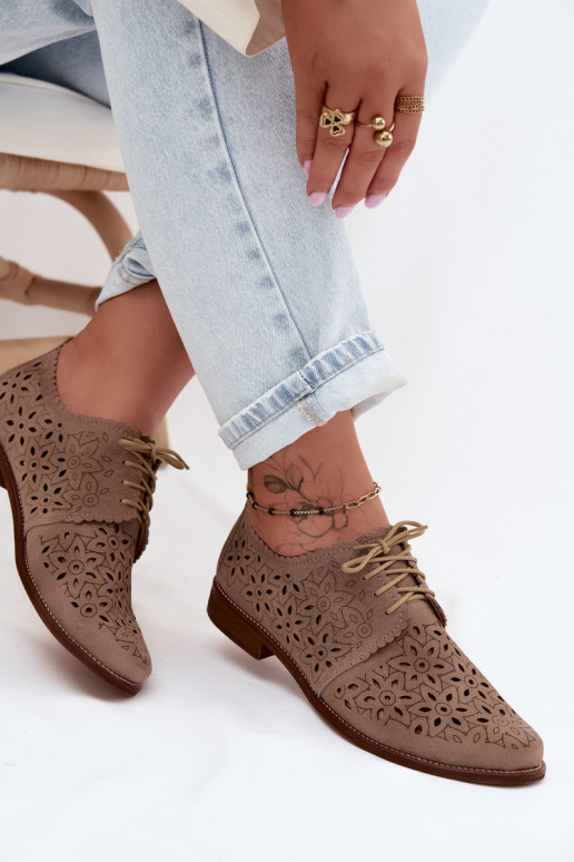 Schuhe aus Kunstveloursleder mit Spitzen-Elementen und breiten Absätzen in Cappuccino