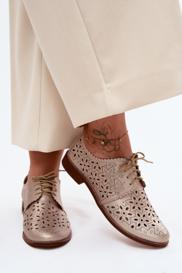 Chaussures en cuir avec éléments en dentelle et talons larges en or