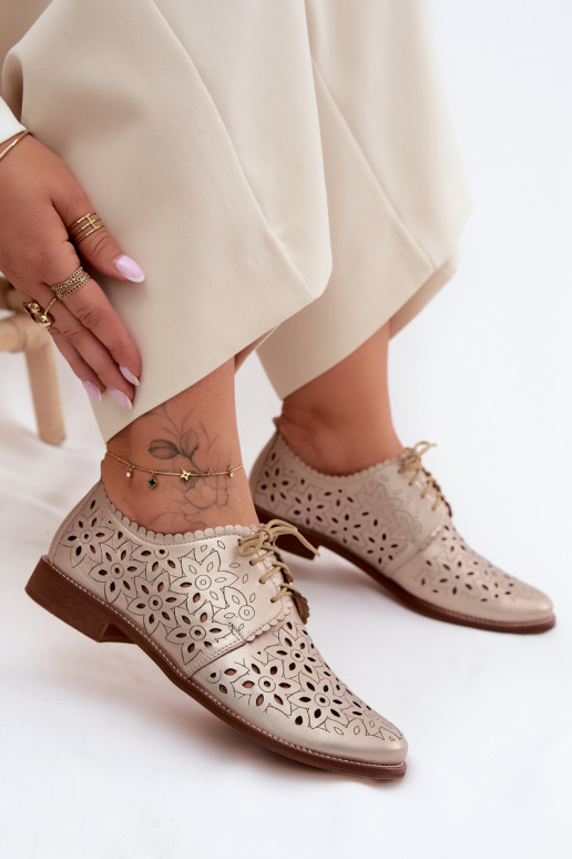 Leder-Schuhe mit Spitzen-Elementen und breiten Absätzen in Gold