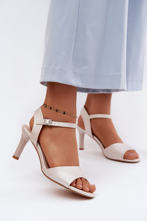 Sandales pour femmes sur un talon fin couleur argent par Sergio Leone