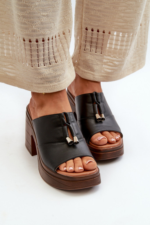 Chaussons pour femmes en simili cuir à plateforme de couleur noire Dafira