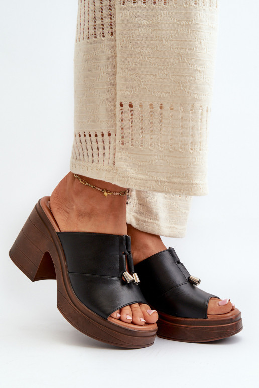 Chaussons pour femmes en simili cuir à plateforme de couleur noire Dafira