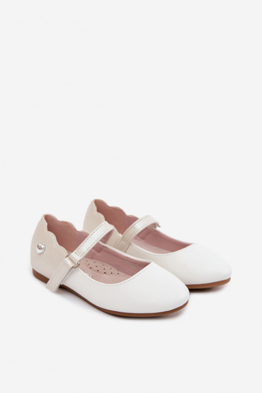 Kinder-Ballerinas mit Riemen und Klettverschlüssen mit Herzen in Weiß Mossy