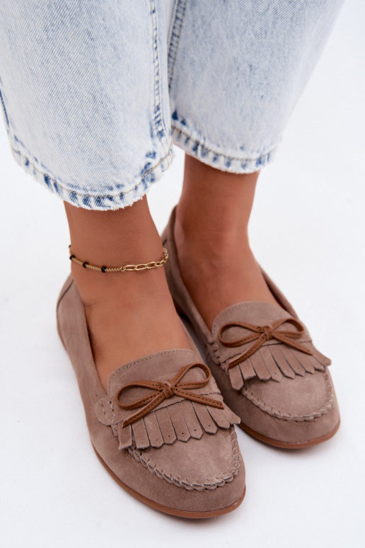 Dames mocassins van faux suede in zandkleur Vantae