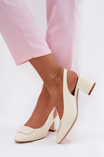 Damen Sandalen mit Absatz und dekorativer Schnalle in Elfenbeinfarbe Tai turiden 2