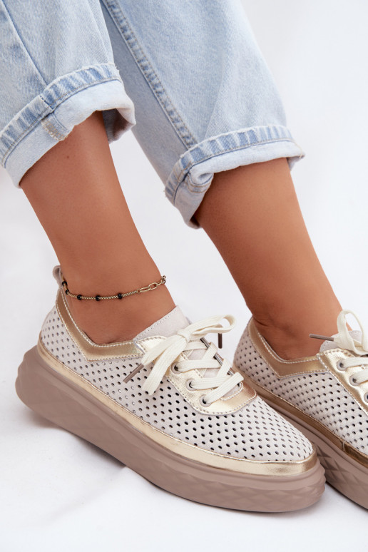 Peau en daim chaussures Féminin avec une plateforme avec des éléments ajourés beige Lessa