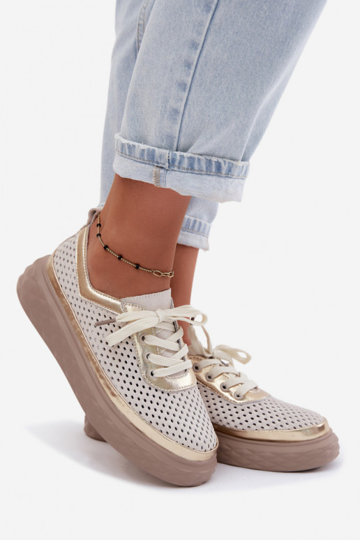 Peau en daim chaussures Féminin avec une plateforme avec des éléments ajourés beige Lessa