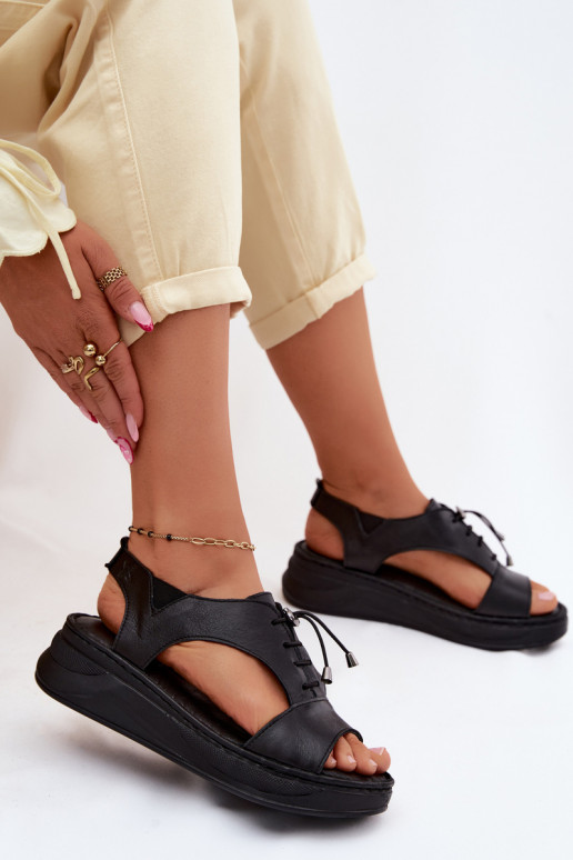 Sandales pour femmes Féminin avec une plateforme Il fautciejka I7646-01 couleur noire