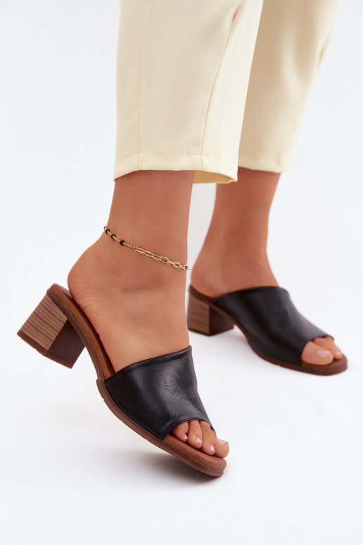 Pantoufles en cuir Féminin avec des talons Il fautciejka E7395-01 couleur noire