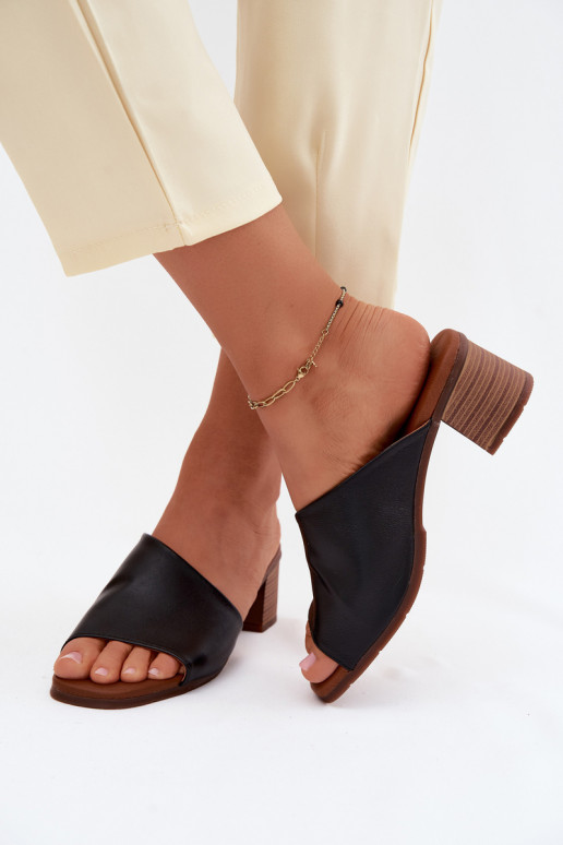 Pantoufles en cuir Féminin avec des talons Il fautciejka E7395-01 couleur noire