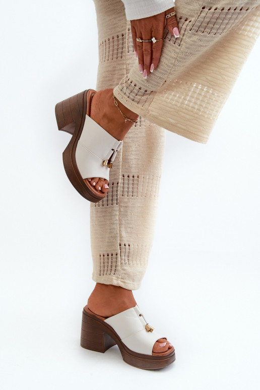 Damen Slippers aus Kunstleder mit Plattform in weiß Dafira