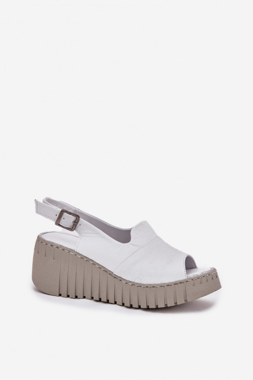 Dames sandalen met elementen van natuurlijk leer op een platform in witte kleur Artiker 54C0786