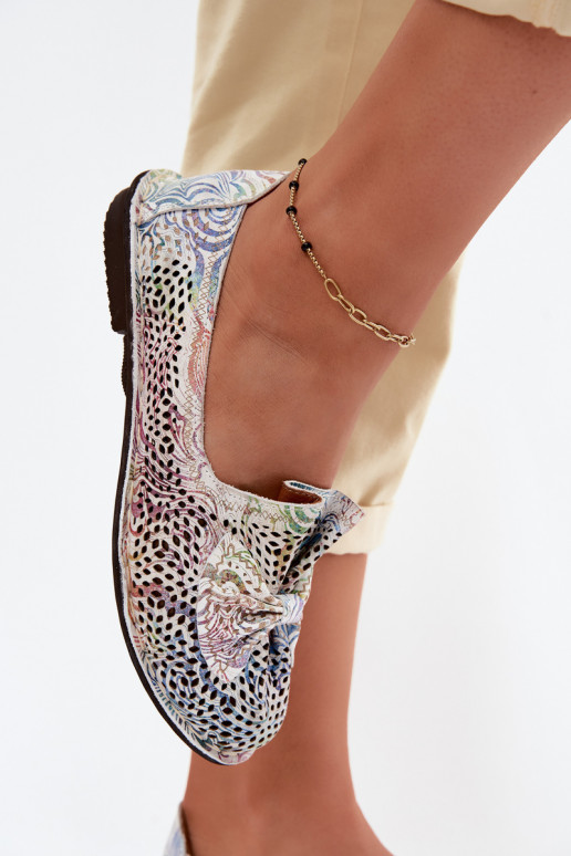 Haut mit durchbrochenen Elementen Schuhe Ballerinas mit Bändern Artiker 58C3481 Verschiedene Farben