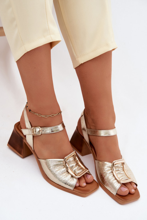 Damensandalen Feminin mit Absätzen mit Schnallen Artiker 58C2033 goldene Farbe
