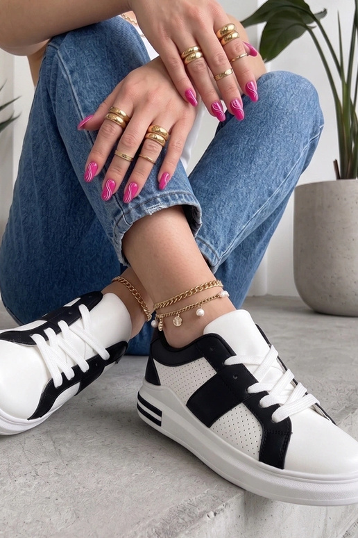 Weiß-schwarze perforierte Sneakers Sophia