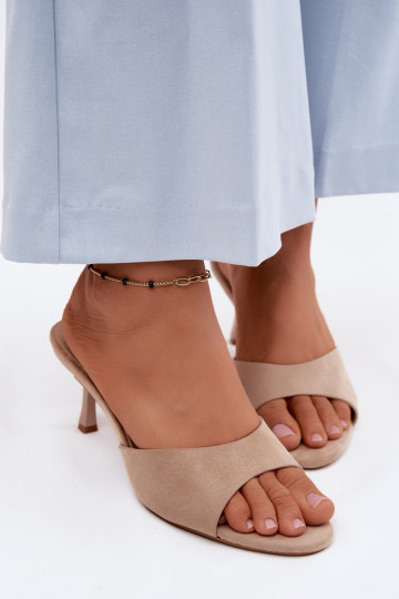 Chaussons en daim synthétique sable avec talons fins Melissea